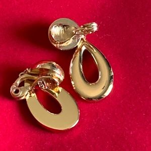 Women Monet earrings Hoop Clip-on Earrings